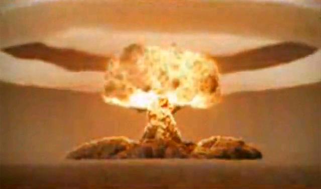 Atomrobbanás az "A Világkormány totális uralmi technológiája" című filmünkből.